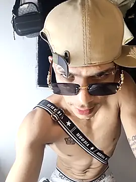 ethanchamo - Ethanchamo's free webcam