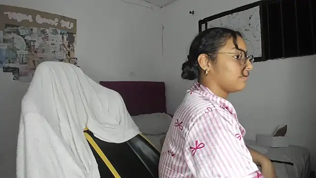 emily_stars1 (F teen) - anal with dildo