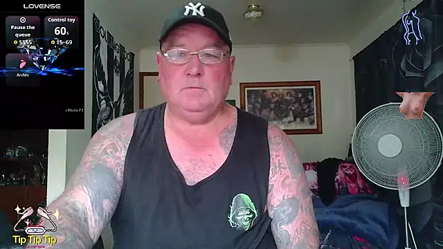 kinkyblueyes69 (M mature) - NAKED