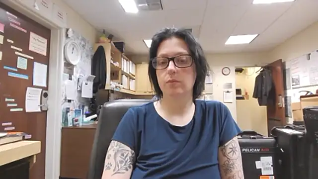 rubygirl6 (F milf) - nipple clamps