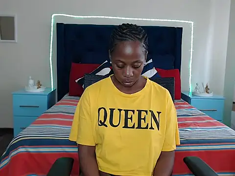 QUEENMANDYY live cam profile
