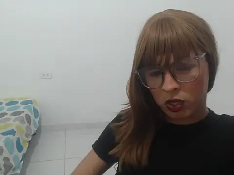 estefania224 live cam