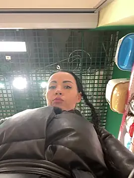 CrazzyChicks live cam profile