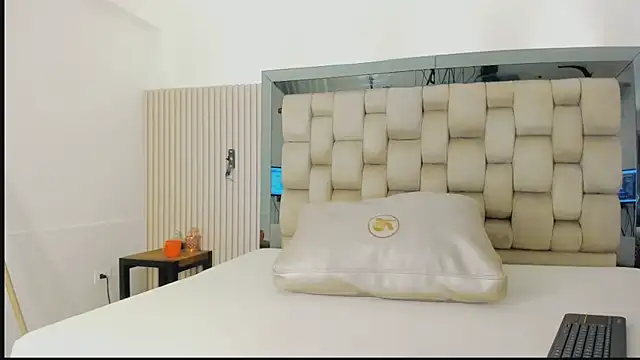 alika_brown_ (F young) - Your look is incredible