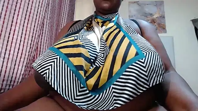 chocolatedarkbustyx - CHOCOLATEDARKBUSTYX's free webcam - UK Sex Cams