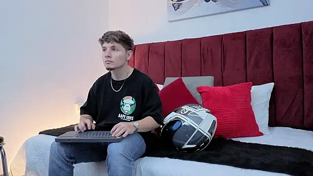 leoo_miller (M young) - masturbation + naked all stream