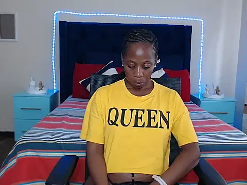 QUEENMANDYY live cam profile