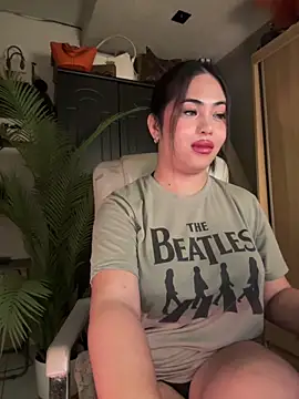 BigDominaMia live sex cam