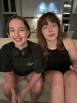 Nura_n_Sarah live cam profile