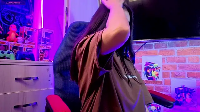 yorumakie_777 (F young) - Show me your boobs