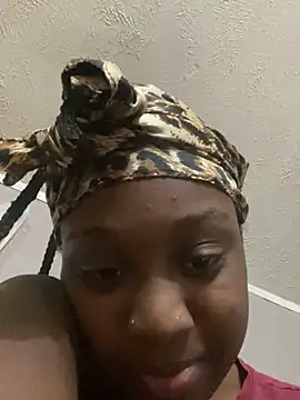 Webcam Model (HennessyBaby21)  is live.Free join now!