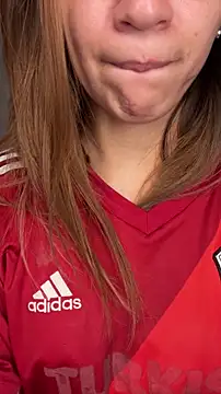 nare-26 (F young) - Escupir tetas