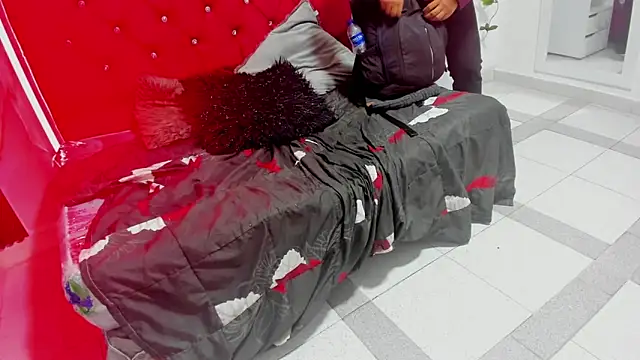 lunaawhitee (F milf) - Spanking me x 5min