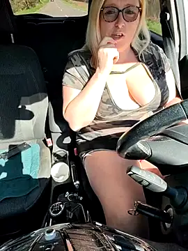 winniess40 (F milf) - Nu & Big plug ass & finger