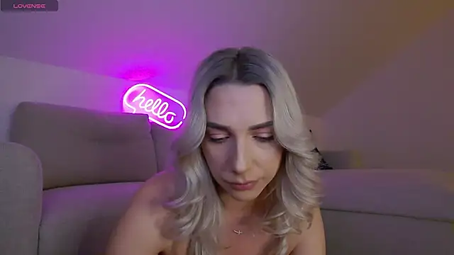 KhloeK live cam profile