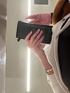 eveangelll (F milf) - Squirt fitting room
