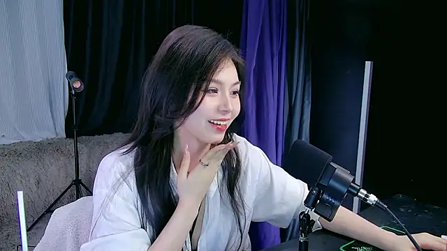 yoyo-o88 (F young) - 💗生病也开播，只盼有哥哥懂我的认真💗