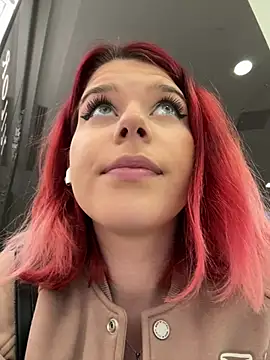 RiriRoseey live cam profile