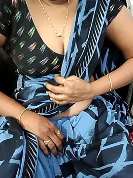 tinarosy13 - Tinarosy13's free webcam - UK Sex Cams