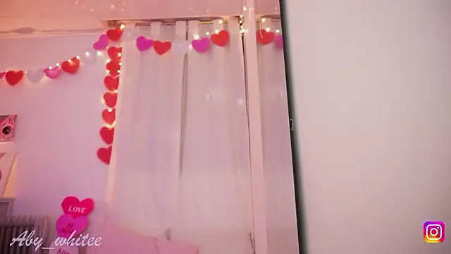 AbyWhitee live sex cam
