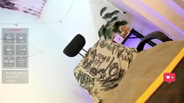 femininebiguncut's live cam