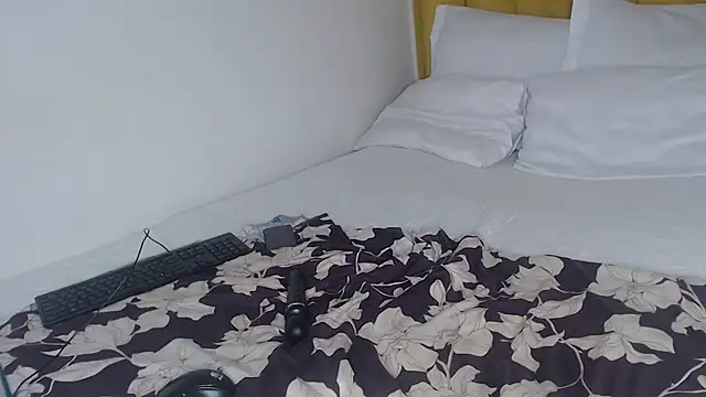 Bella_2025 live cam profile