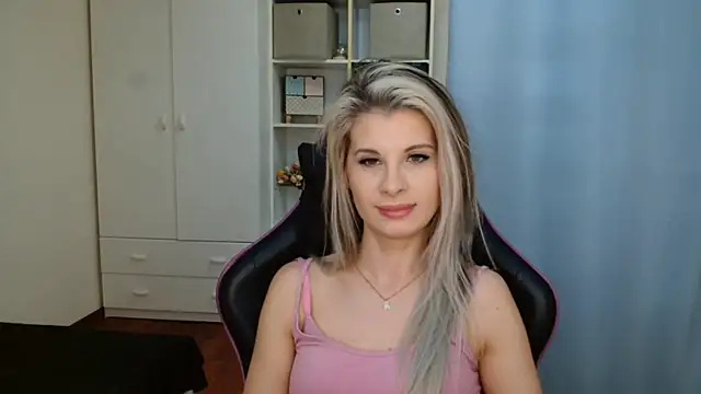 kristineglow - KristineGlow's free webcam