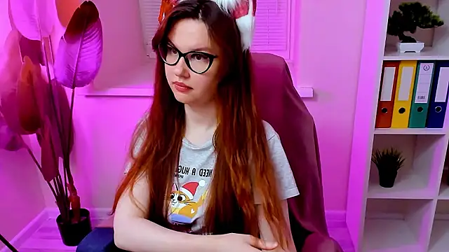 carolgiggly (F young) - Shake tits and ass