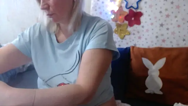 QueenLana live sex cam