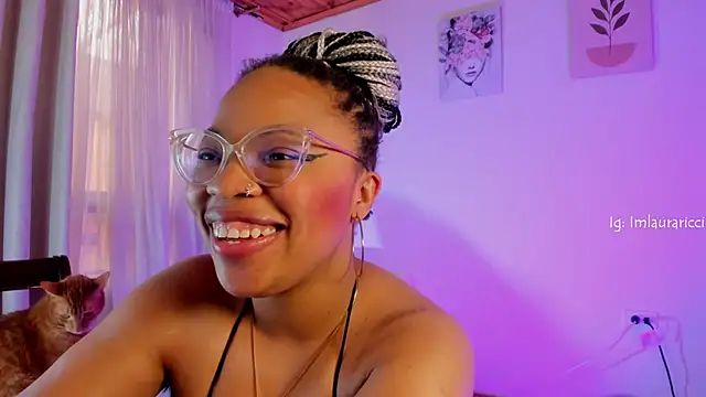 Lauraricci__ live cam