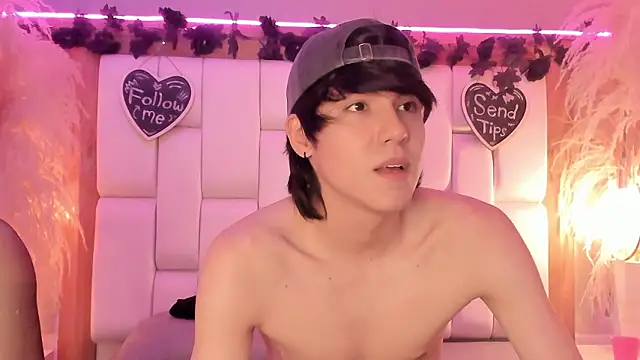 Daphne_And_Roger live cam