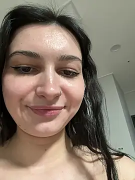 Webcam Model (lunalovelee)  is live.Free join now!