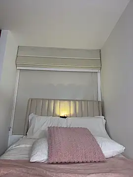 random chatting ArianaReynoldss