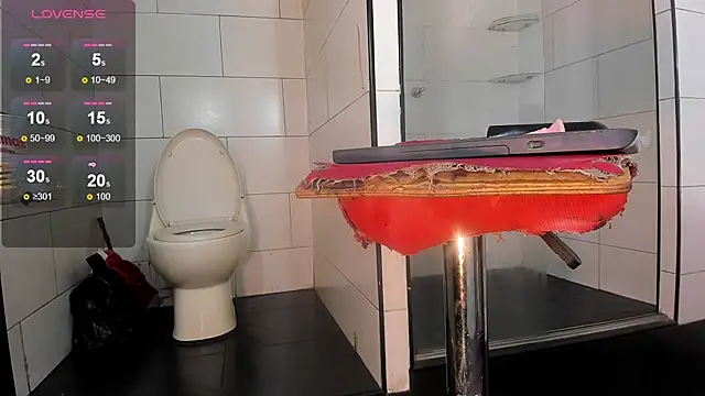 live on webcam Cloe White 