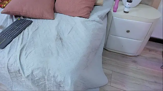 voyeur web cam KiiraMonroe