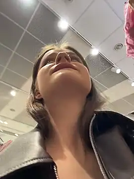 kittyqueeny (F young) - NAKED tits make RISKY BOUNCE in store🛒