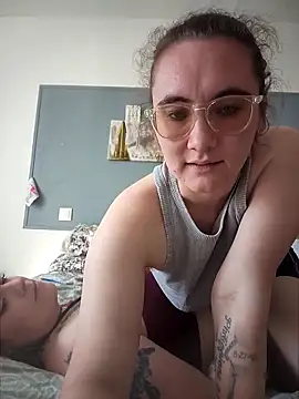 AndHerXO Live Webcam on Stripchat