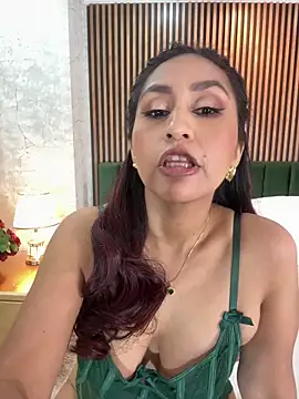 monicamoret (F milf) - I just want play with my fingers in puss