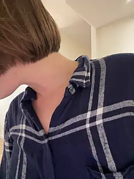 kamorana (F young) - Squirt from a vacuum toy