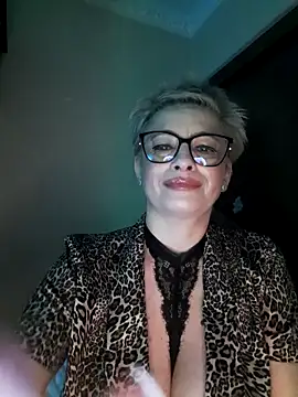 Webcam Model (LunaBlaise)  is live.Free join now!