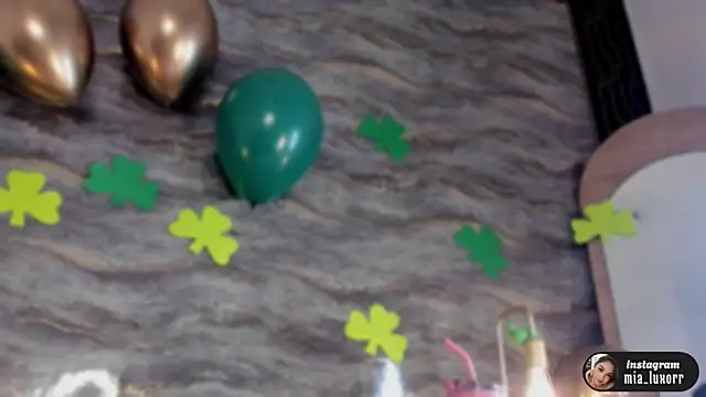 Mia_Luxor live sex cam