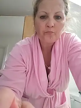 Divineblond live cam