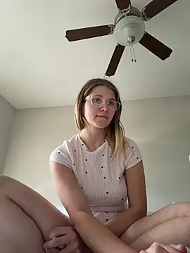 riley_ray69 (F young) - naked 5 min