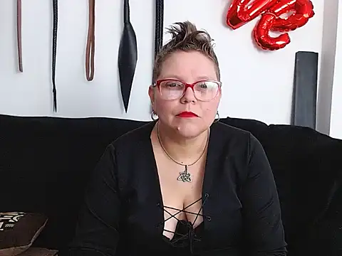 leah_r - Leah_R's free webcam - UK Sex Cams