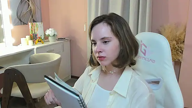 crystaleah - CrystaLeah's free webcam - UK Sex Cams