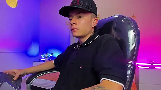 nascary_fox (M twink) - spank ass