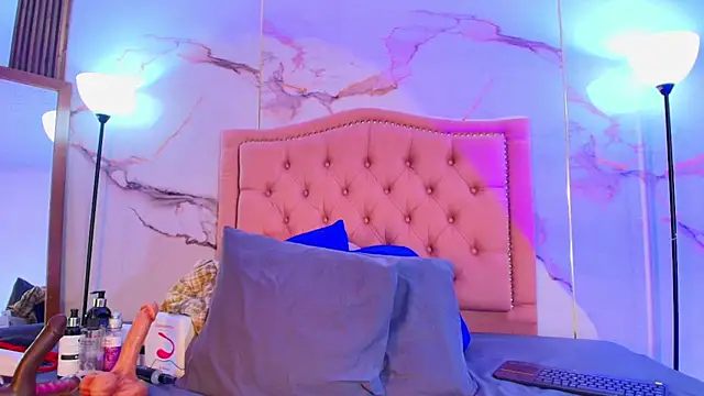 La_indiia live cam profile