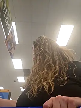 julimonroe live cam profile