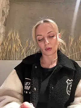 Webcam Model (VikaBunny1)  is live.Free join now!