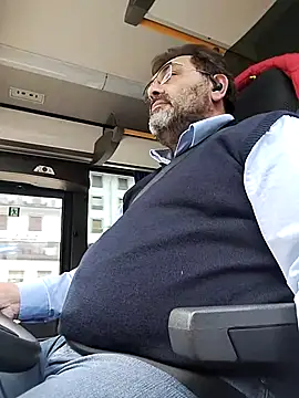 necroforo (M mature) - Doccia e gioco con dildo a casa